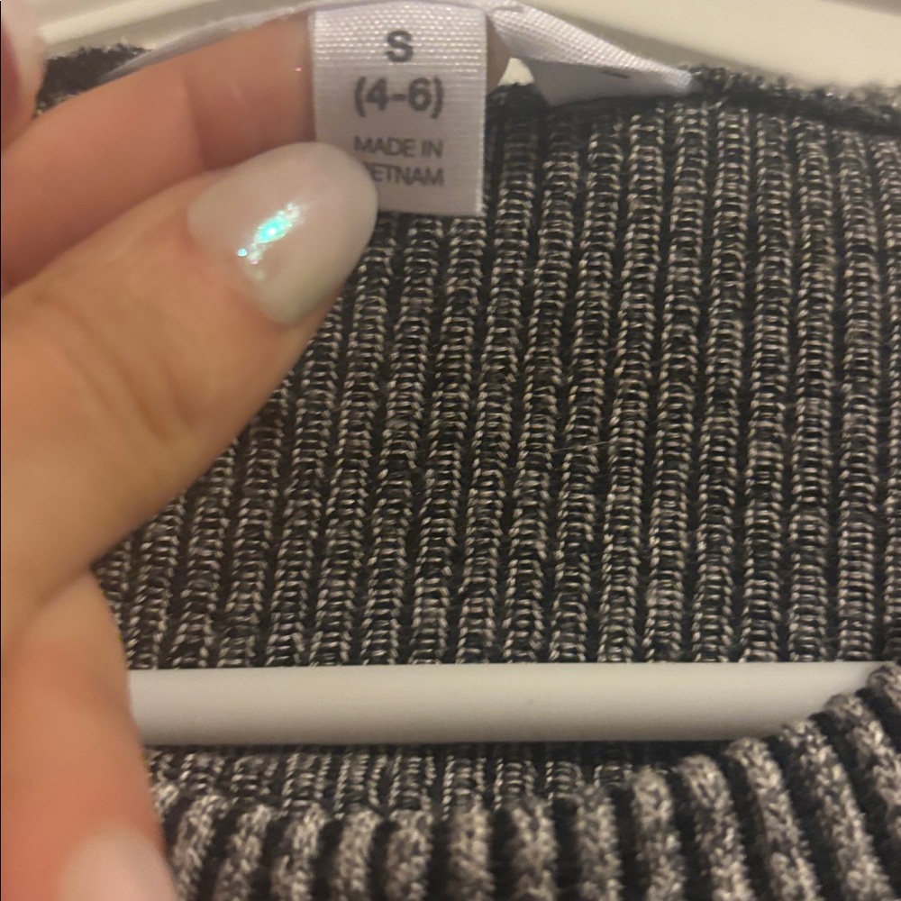 Gray Ribbed Knit Sweater - Picture 3 of 3